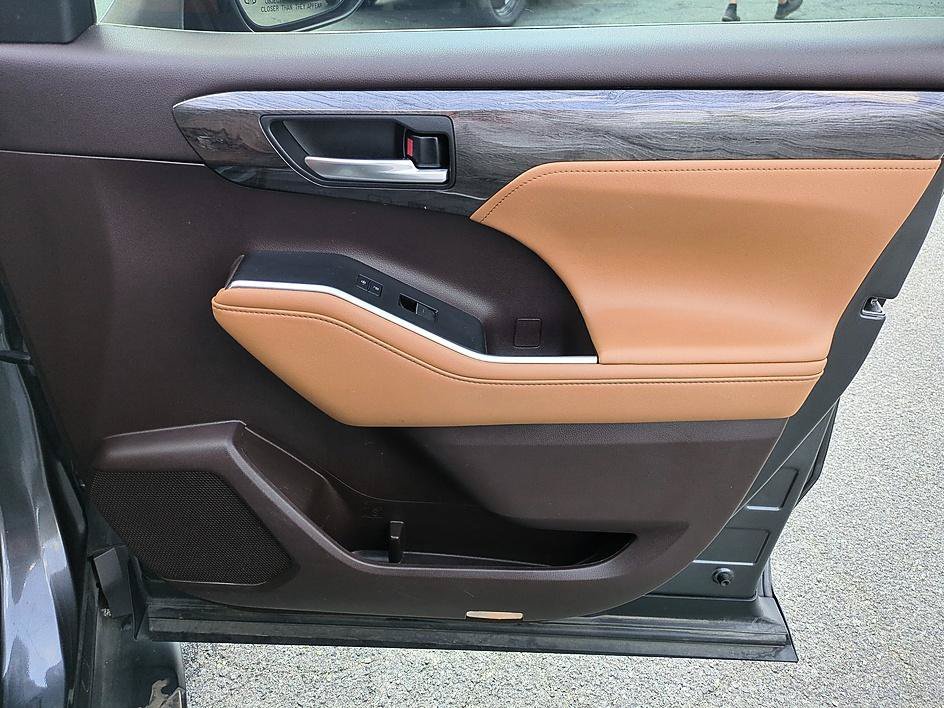 Used 2021 Magnetic Gray Metallic Toyota Platinum image 35
