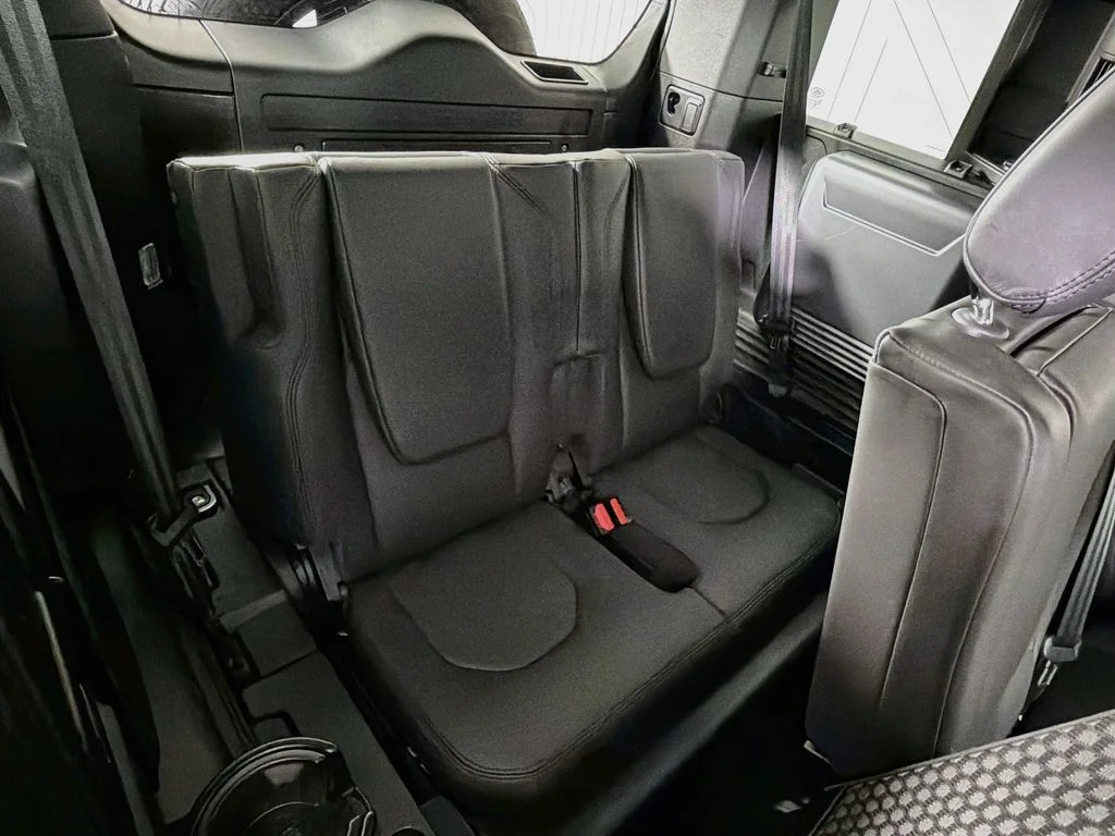 Used 2023 Gray Land Rover X-Dynamic SE image 29