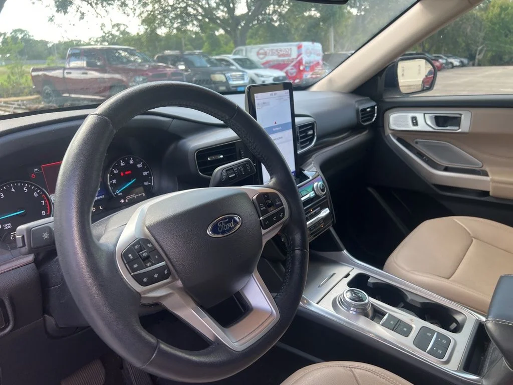 Certified Used 2022 White Metallic Ford Limited image 9
