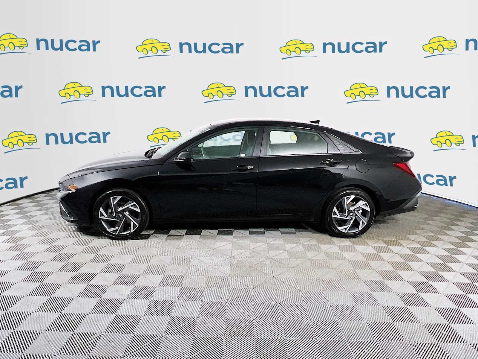 Used 2025 Abyss Black Hyundai SEL Sport image 4