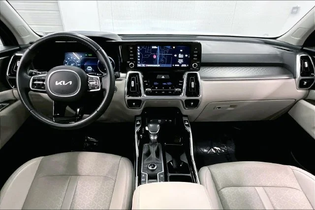 Used 2023 Everlasting Silver Kia SX image 18