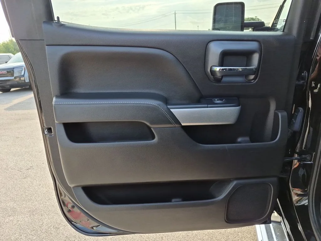 Used 2018 Black Chevrolet LTZ image 37