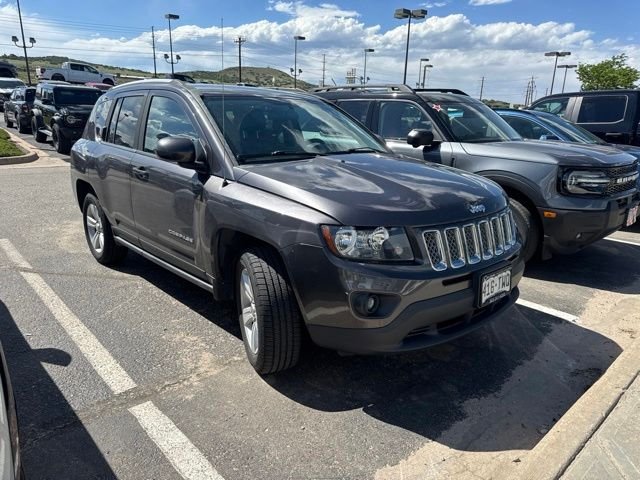 Used 2015 Granite Crystal Clearcoat Metallic Jeep Latitude image 2
