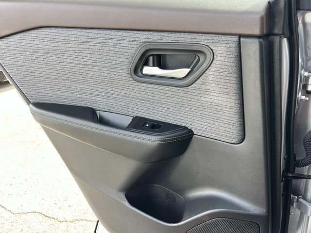 2023 Nissan Rogue SV - Photo 18