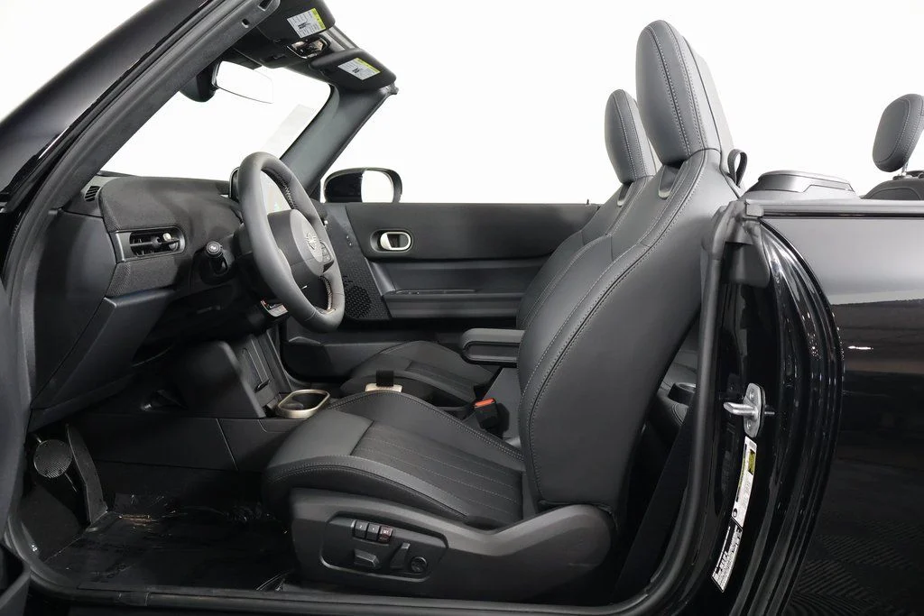 New 2026 Midnight Black MINI Signature Plus image 6
