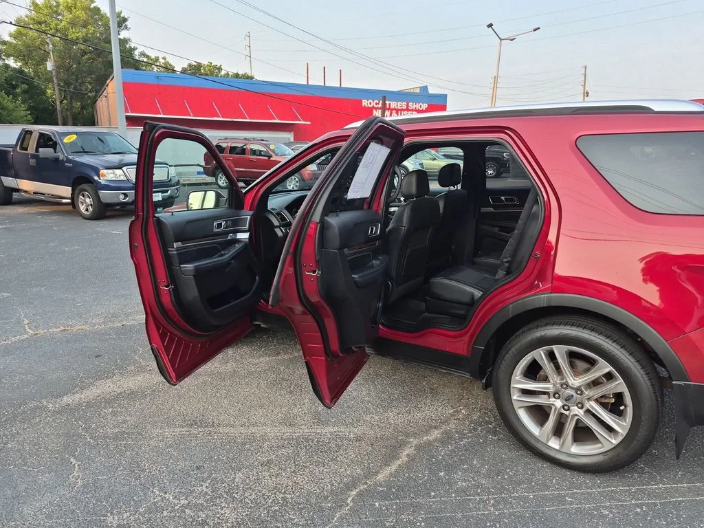 Used 2017 Ruby Red Metallic Ford Limited image 15