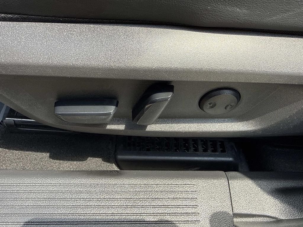 Used 2021 Gray Nissan Platinum image 27