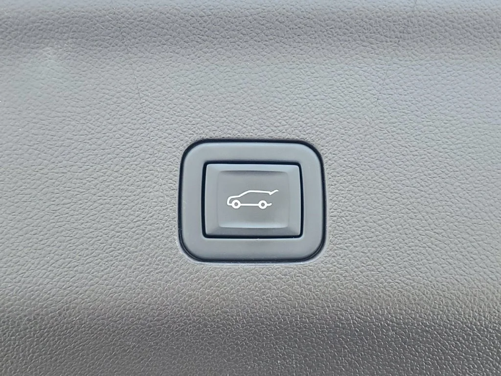 Used 2023 Sterling Metallic GMC SLT image 39