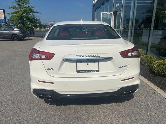Used 2018 Bianco Maserati S Q4 GranSport image 5