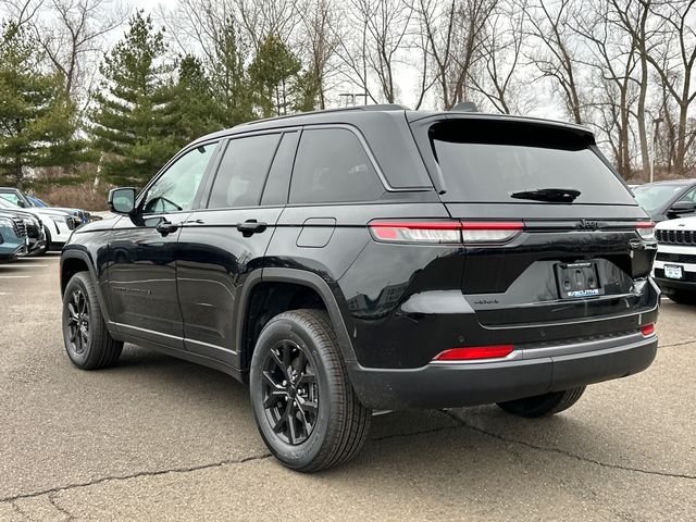 New 2026 Diamond Black Crystal Pearl-Coat Exterior Paint Jeep Altitude image 4