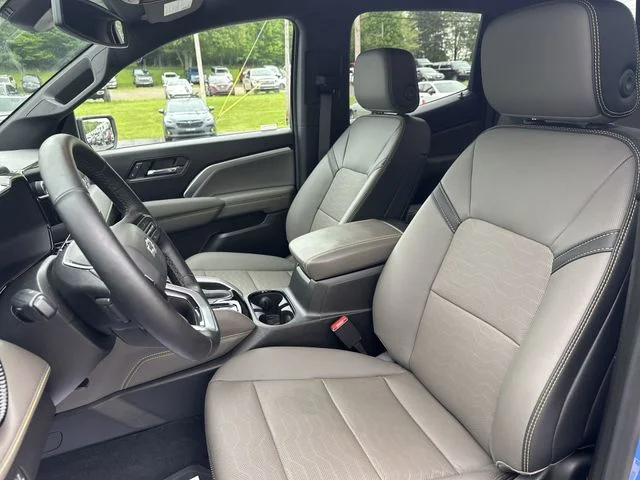 2025 Chevrolet Colorado ZR2 - Photo 15