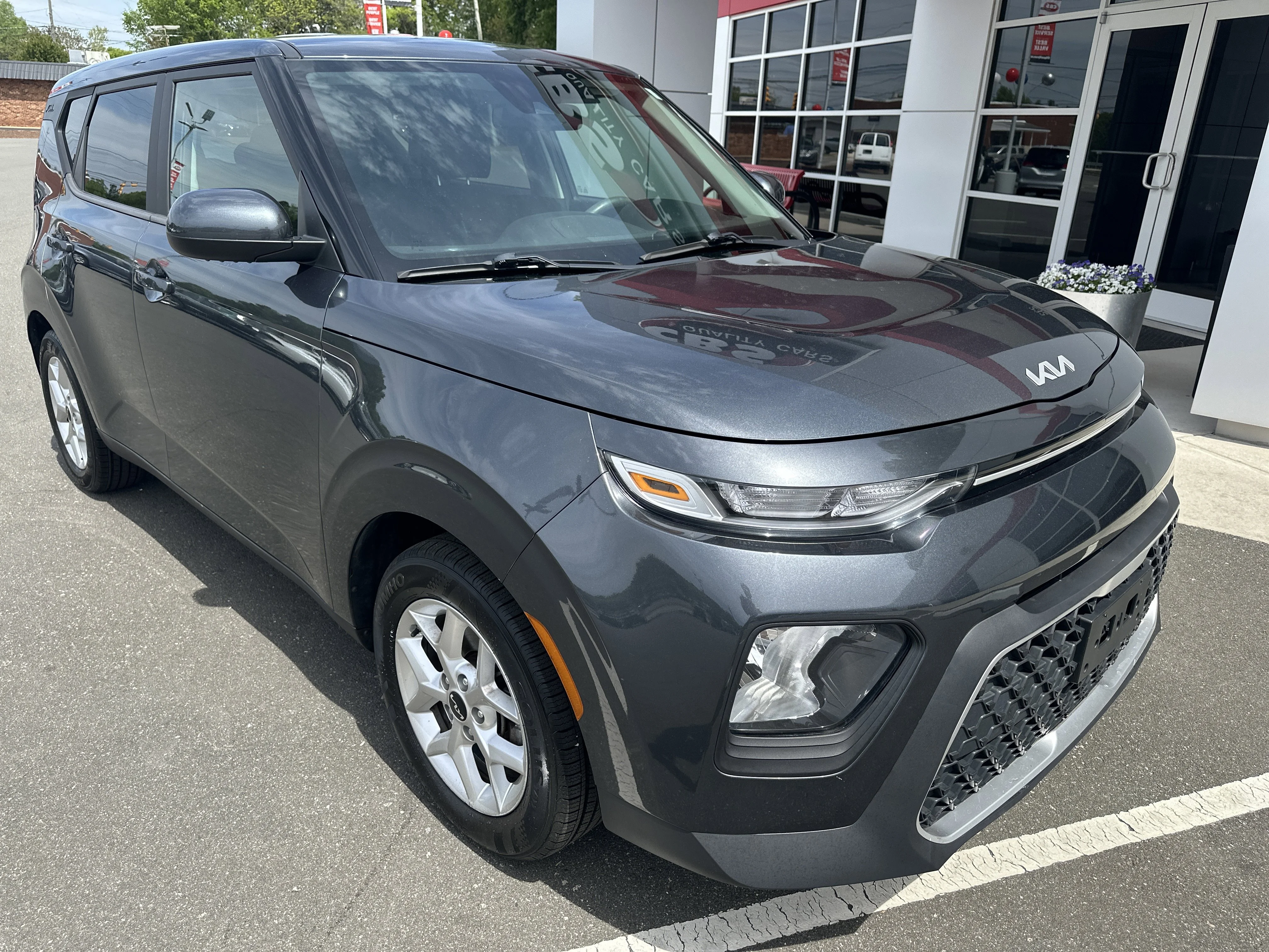 Used 2022 Gravity Gray Kia LX image 2