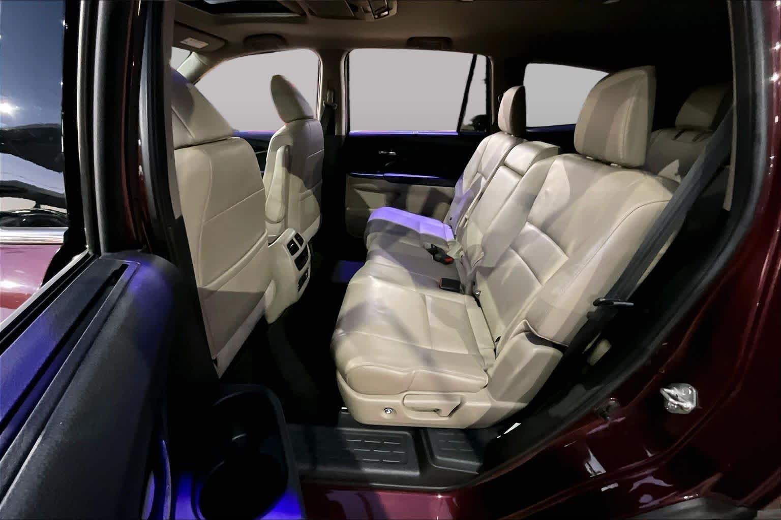 Used 2018 Deep Scarlet Pearl Honda Touring image 20