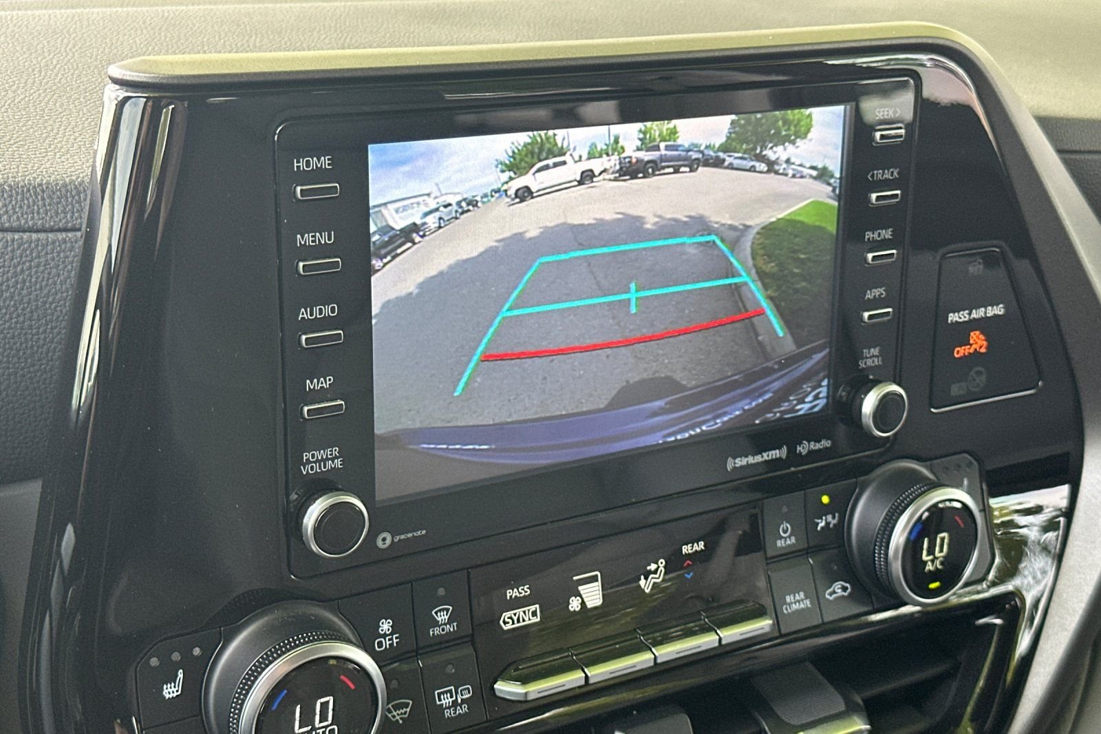 2022 Toyota Highlander XLE - Photo 21