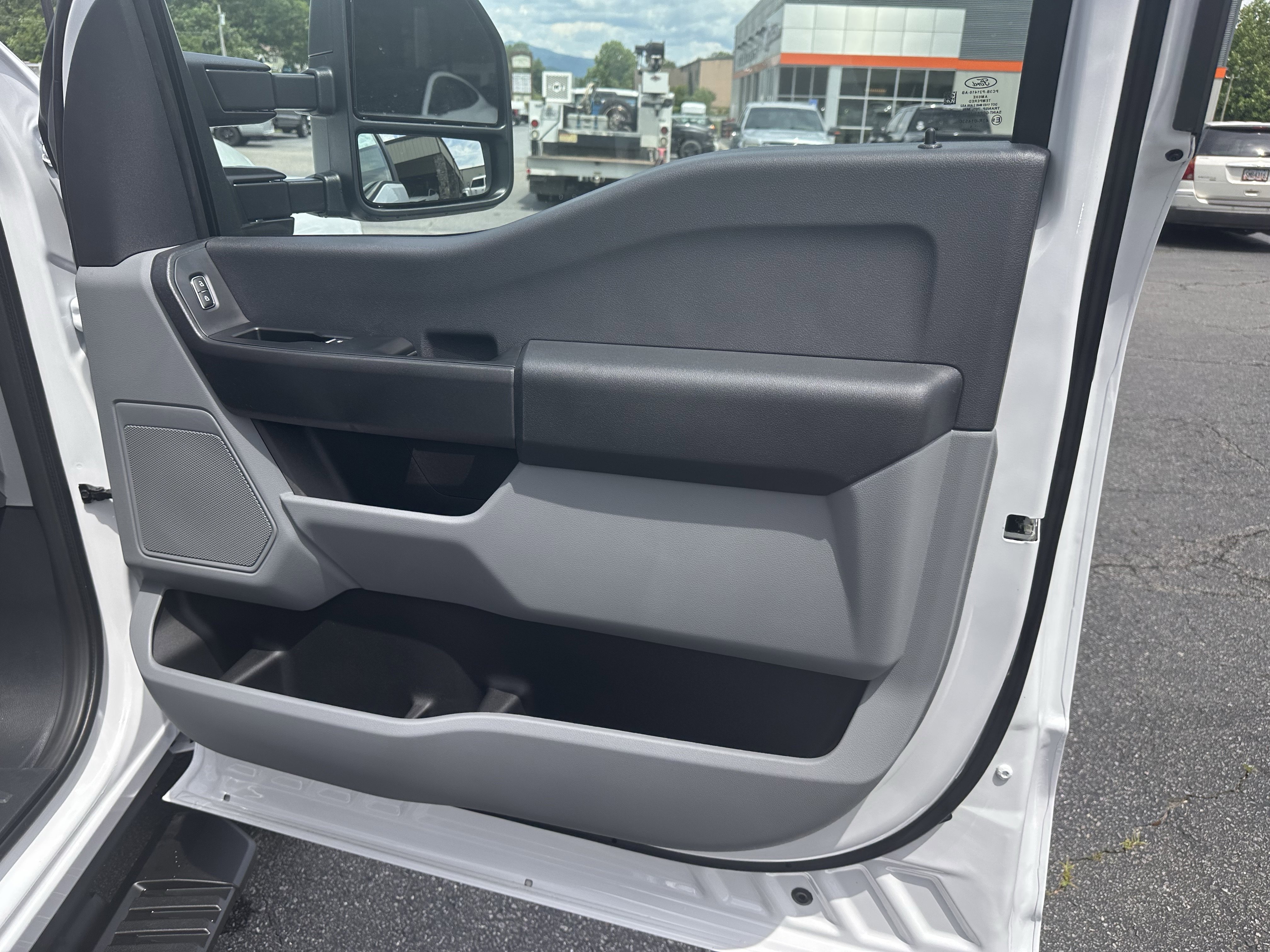 New 2026 Oxford White Ford F-250® XL image 14