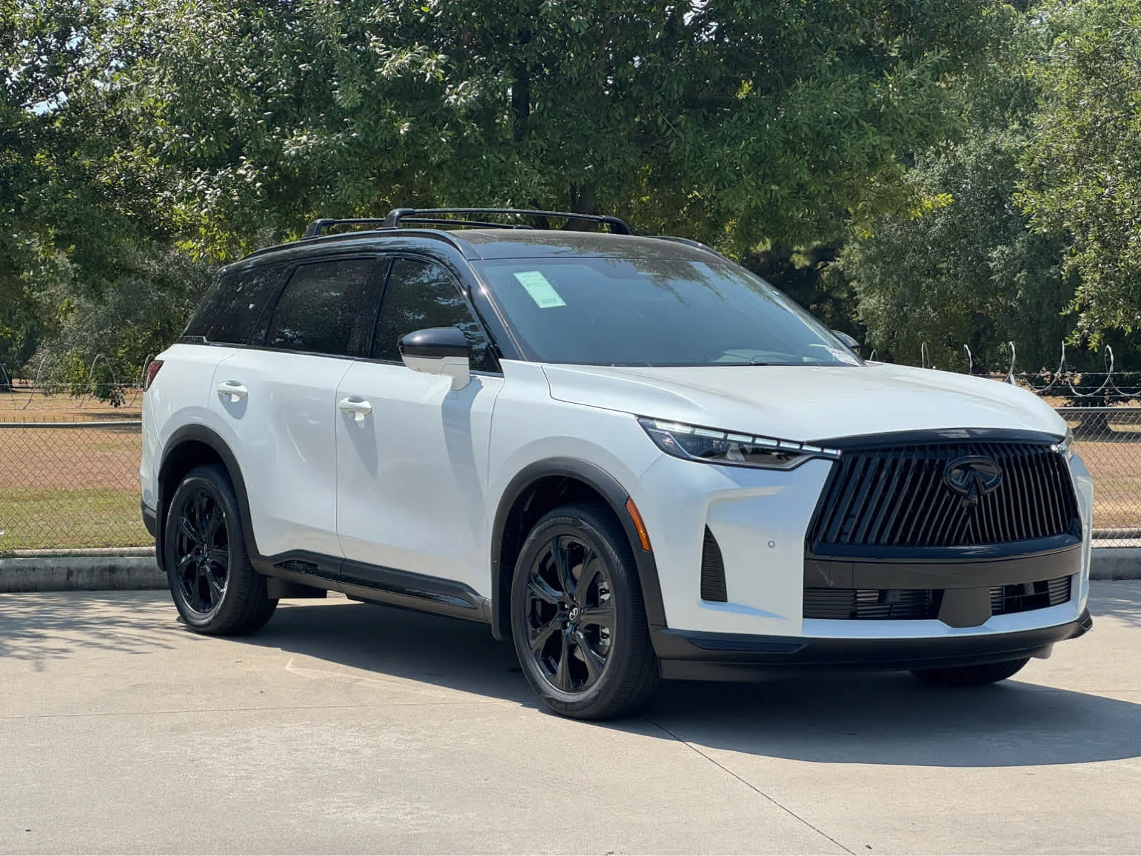 New 2027 2T RAD WHT INFINITI Autograph AWD image 2