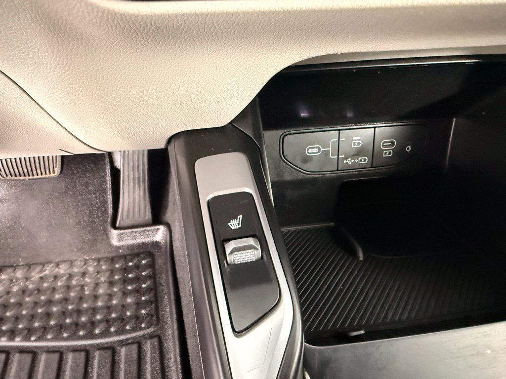 Used 2025 Silver Kia S image 27