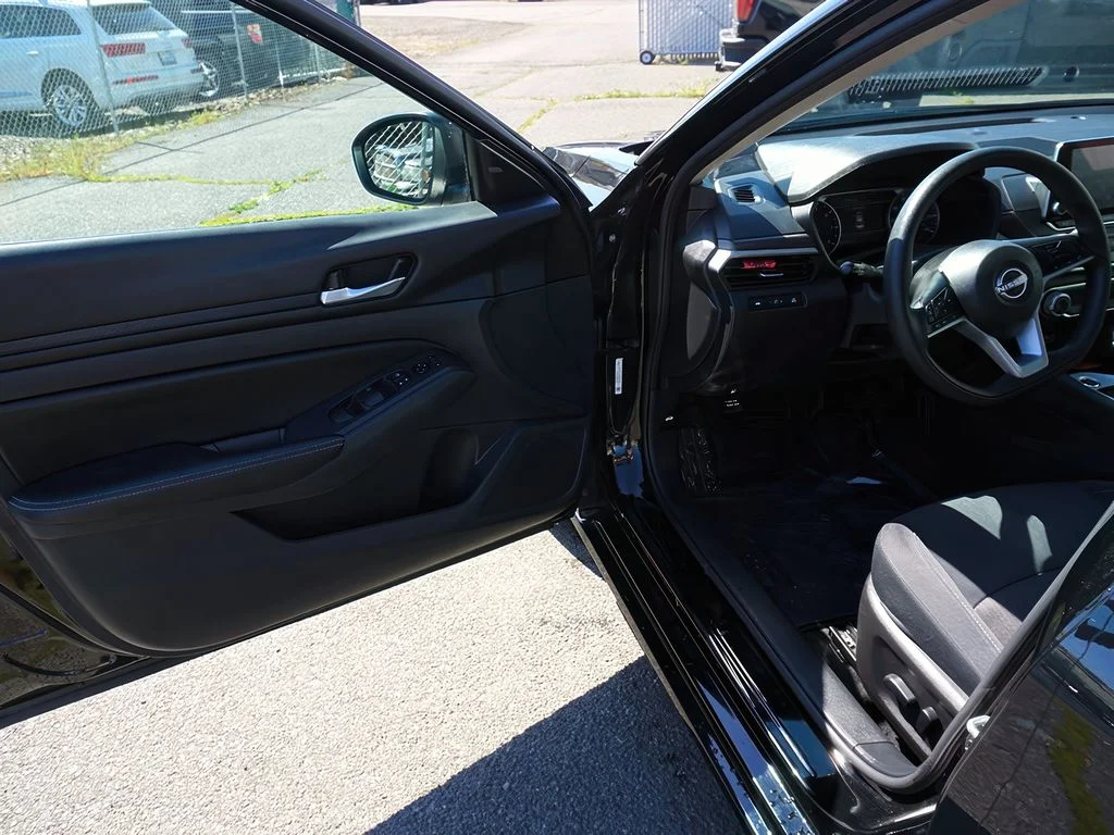 2025 Nissan Altima SV - Photo 17