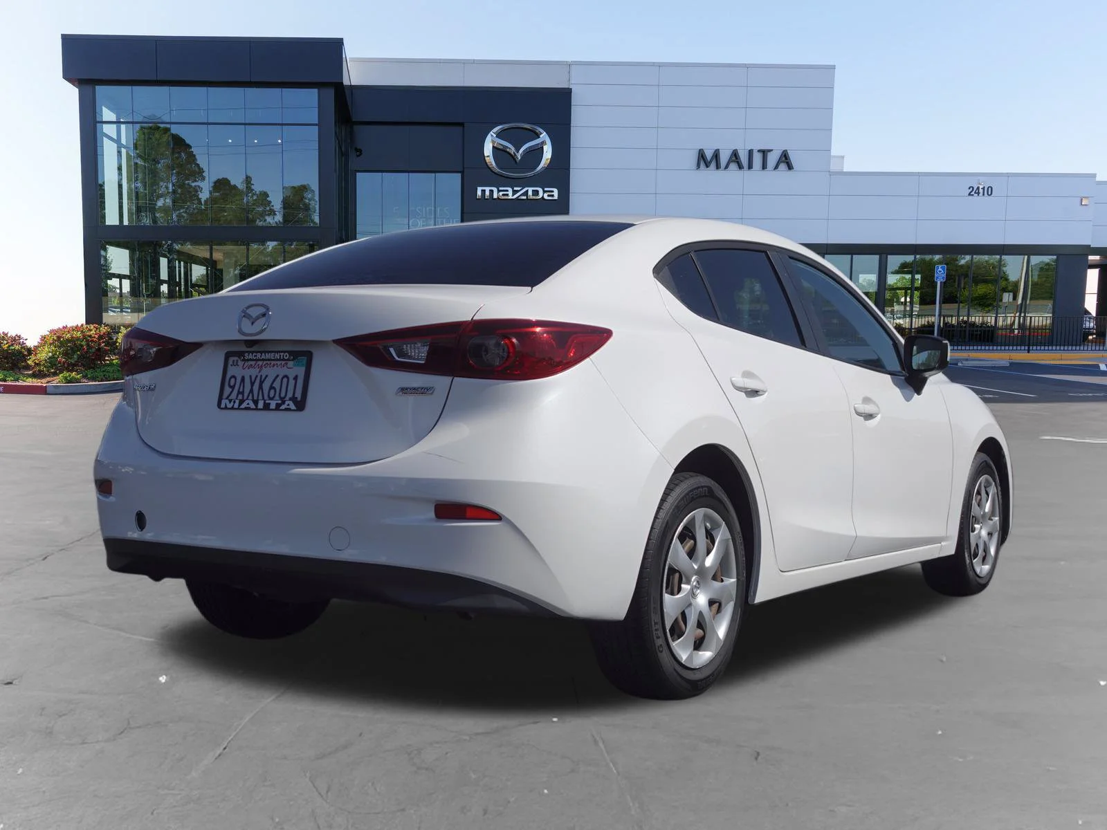 Used 2017 Snowflake White Pearl Mica Mazda Sport image 3