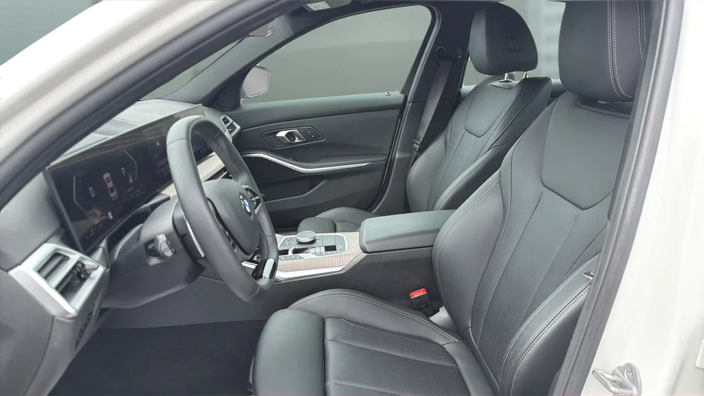 Used 2025 White BMW 330i image 18