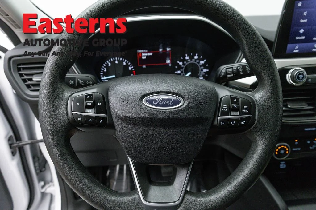 Used 2022 White Ford SE image 10