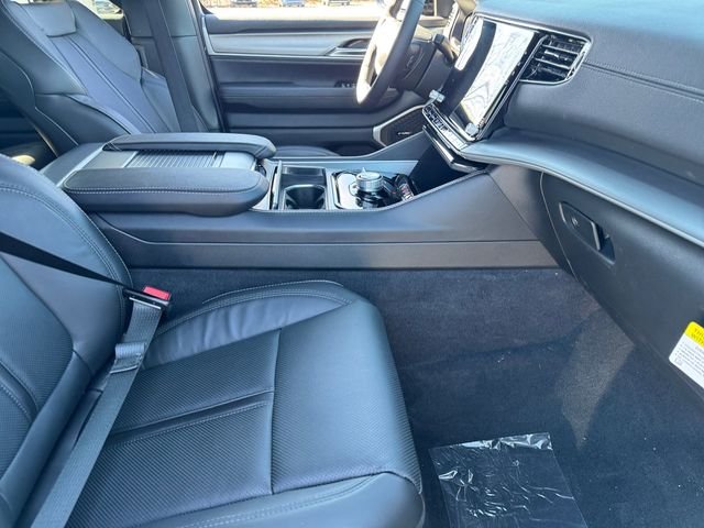 New 2026 Bright White Clear-Coat Exterior Paint Jeep  image 21