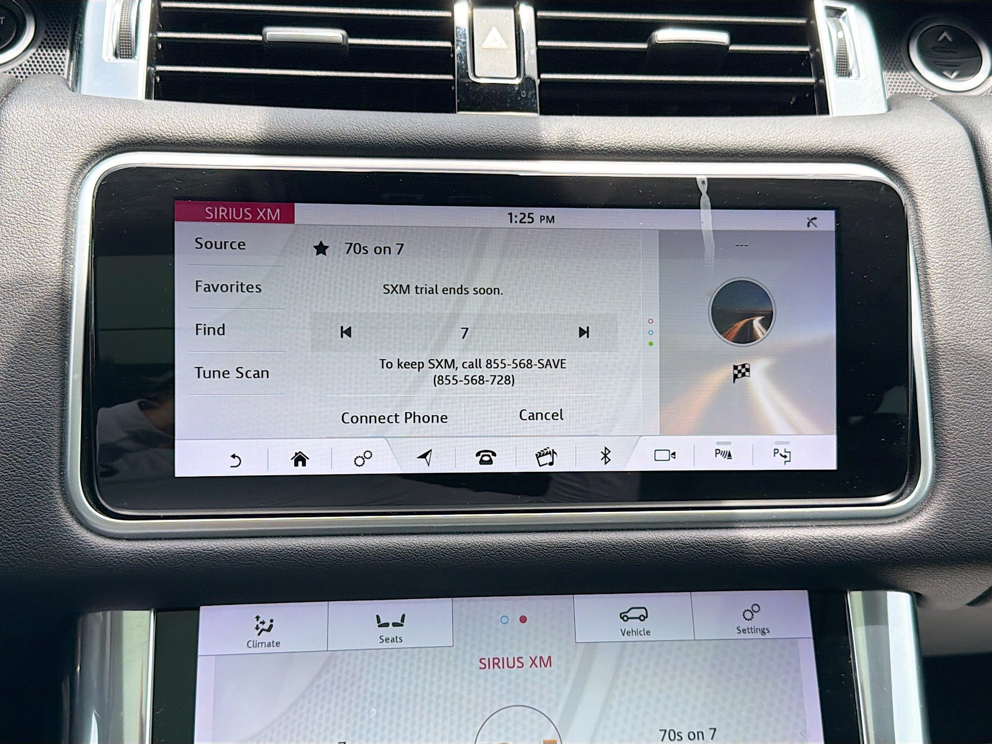Used 2019 Fuji White Land Rover HSE image 30