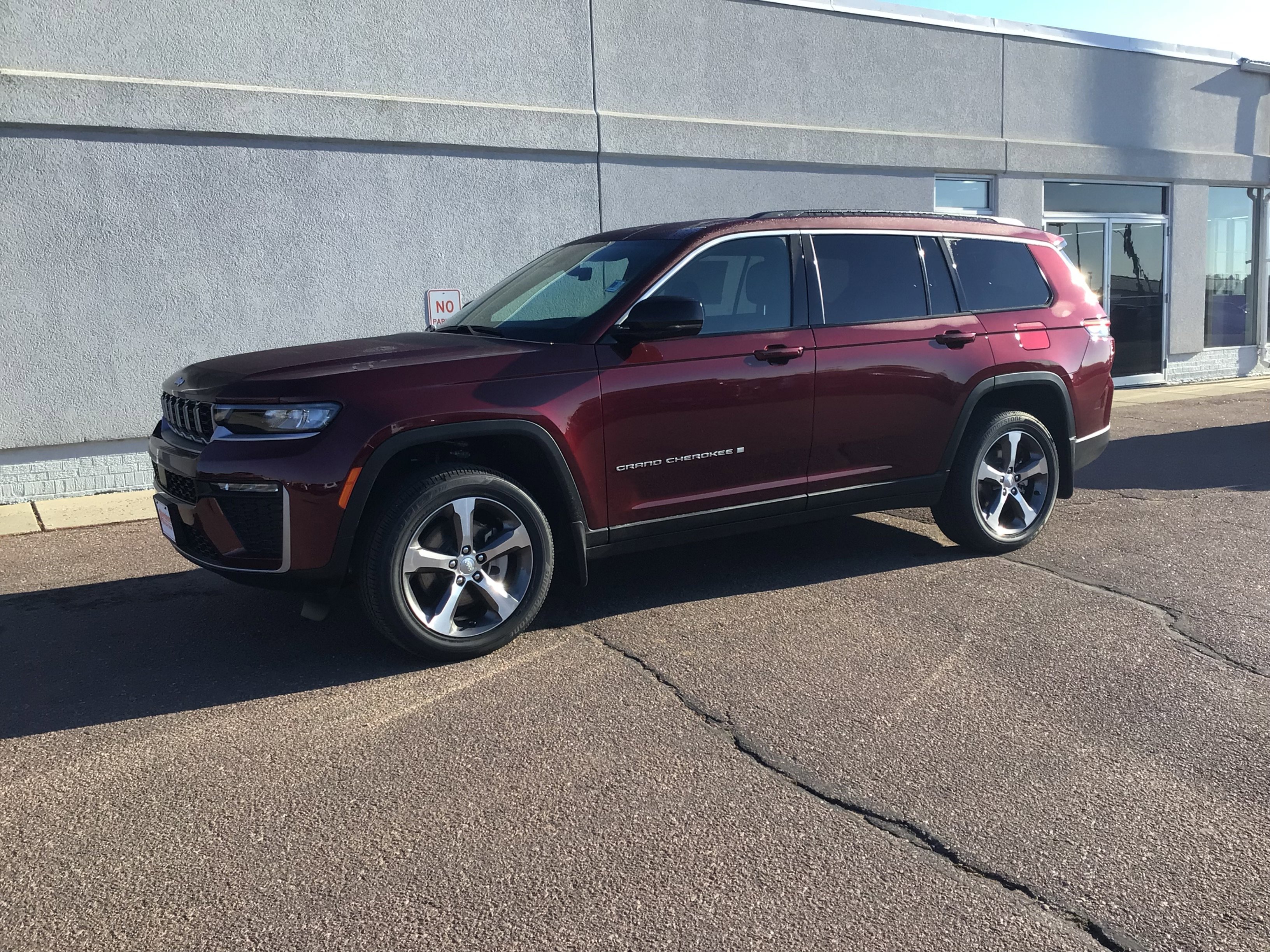 New 2026 Velvet Red Pearl-Coat Exterior Paint Jeep Limited image 2