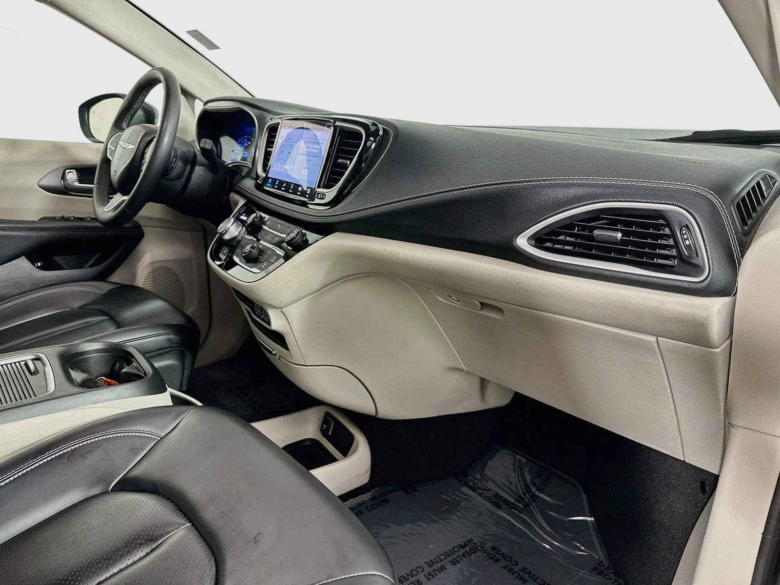 Used 2023 Brilliant Black Crystal Pearlcoat Chrysler Touring L image 30