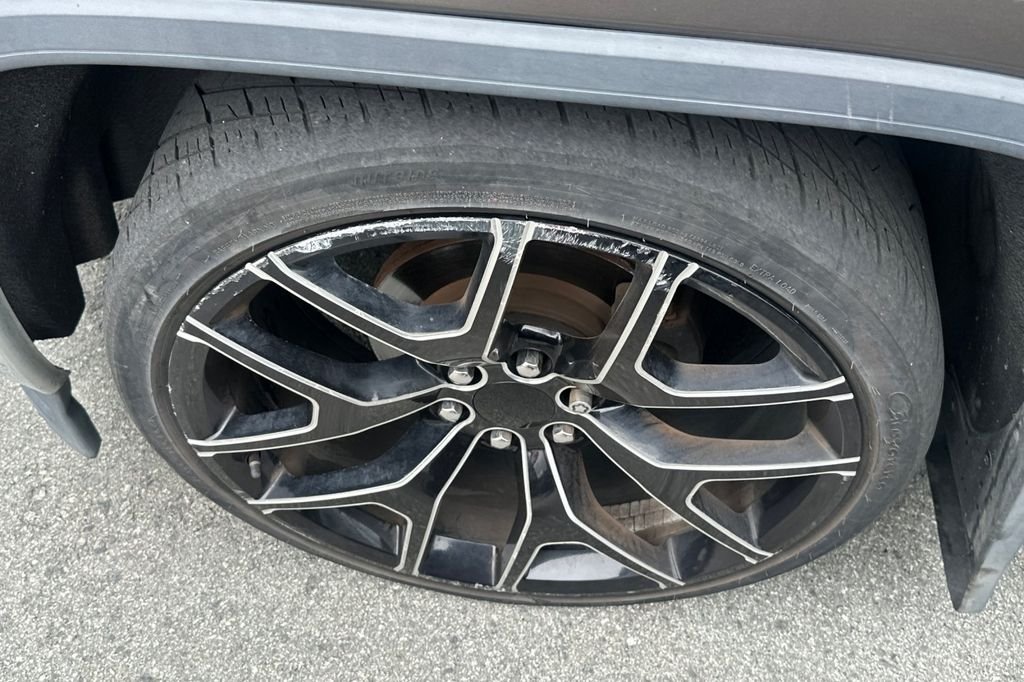 Used 2015 Bronze Alloy Metallic GMC Base image 4