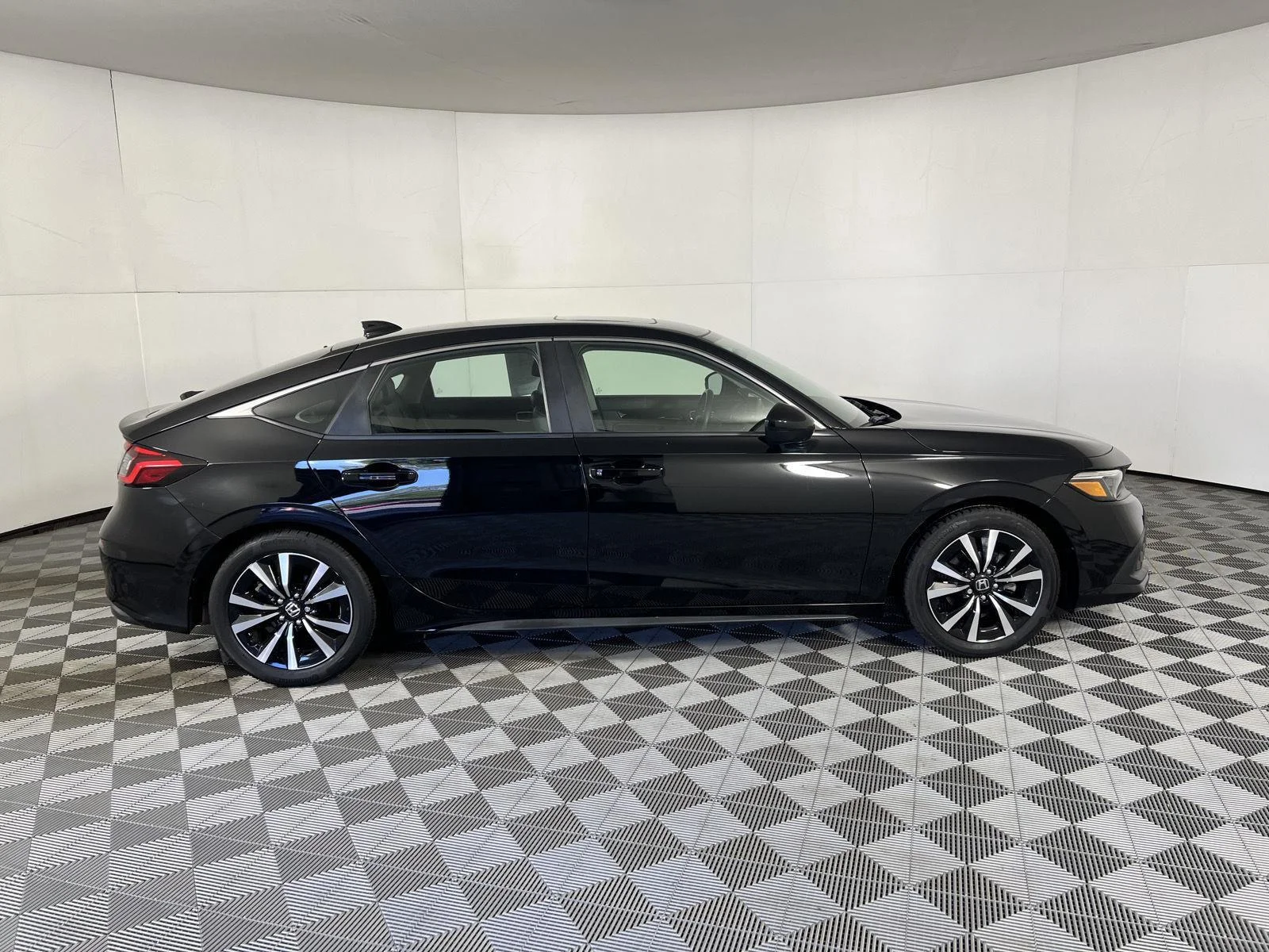 Used 2023 Crystal Black Pearl Honda EX-L image 15