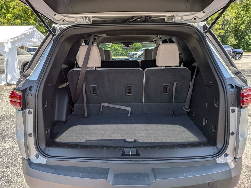 Used 2022 Silver Chevrolet LS image 32