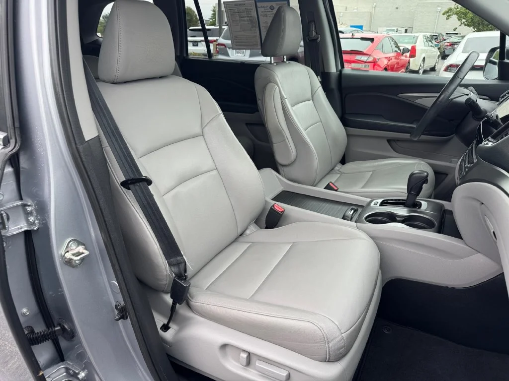 Certified Used 2019 Silver Honda EX-L image 18