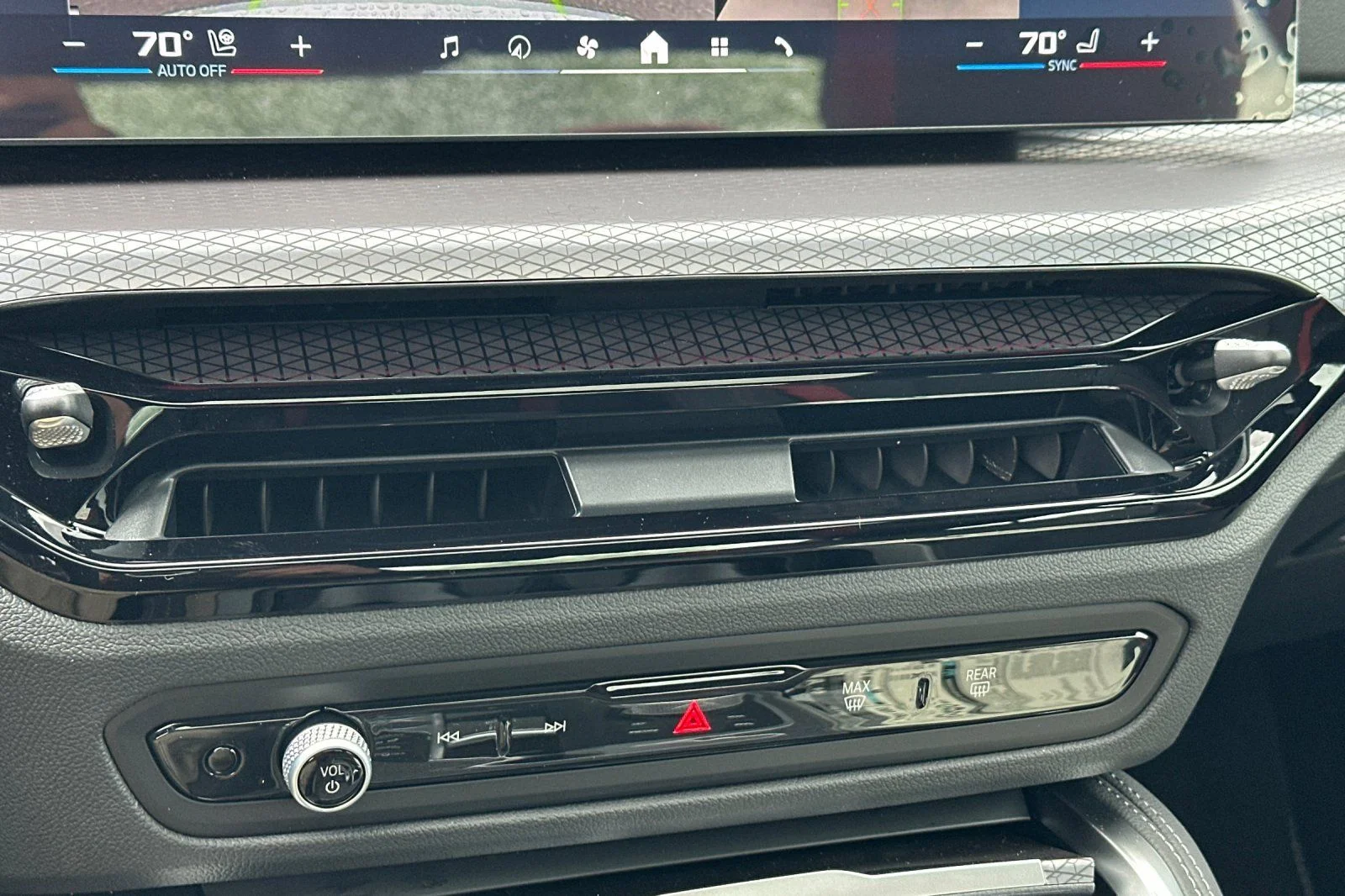 2026 BMW 4 Series M440i - Photo 17