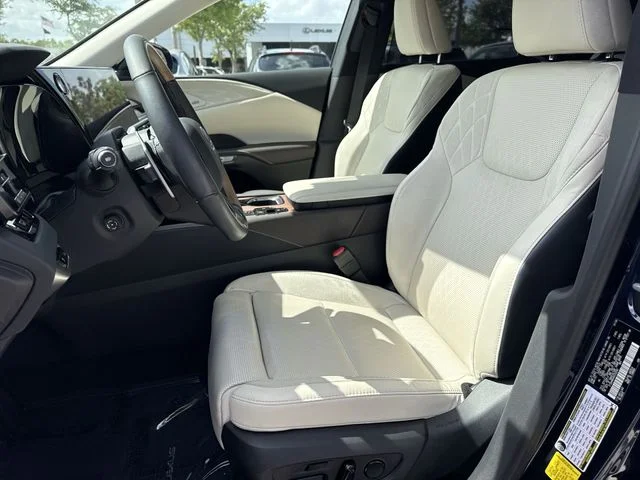 Used 2024  Lexus 350 Luxury image 11