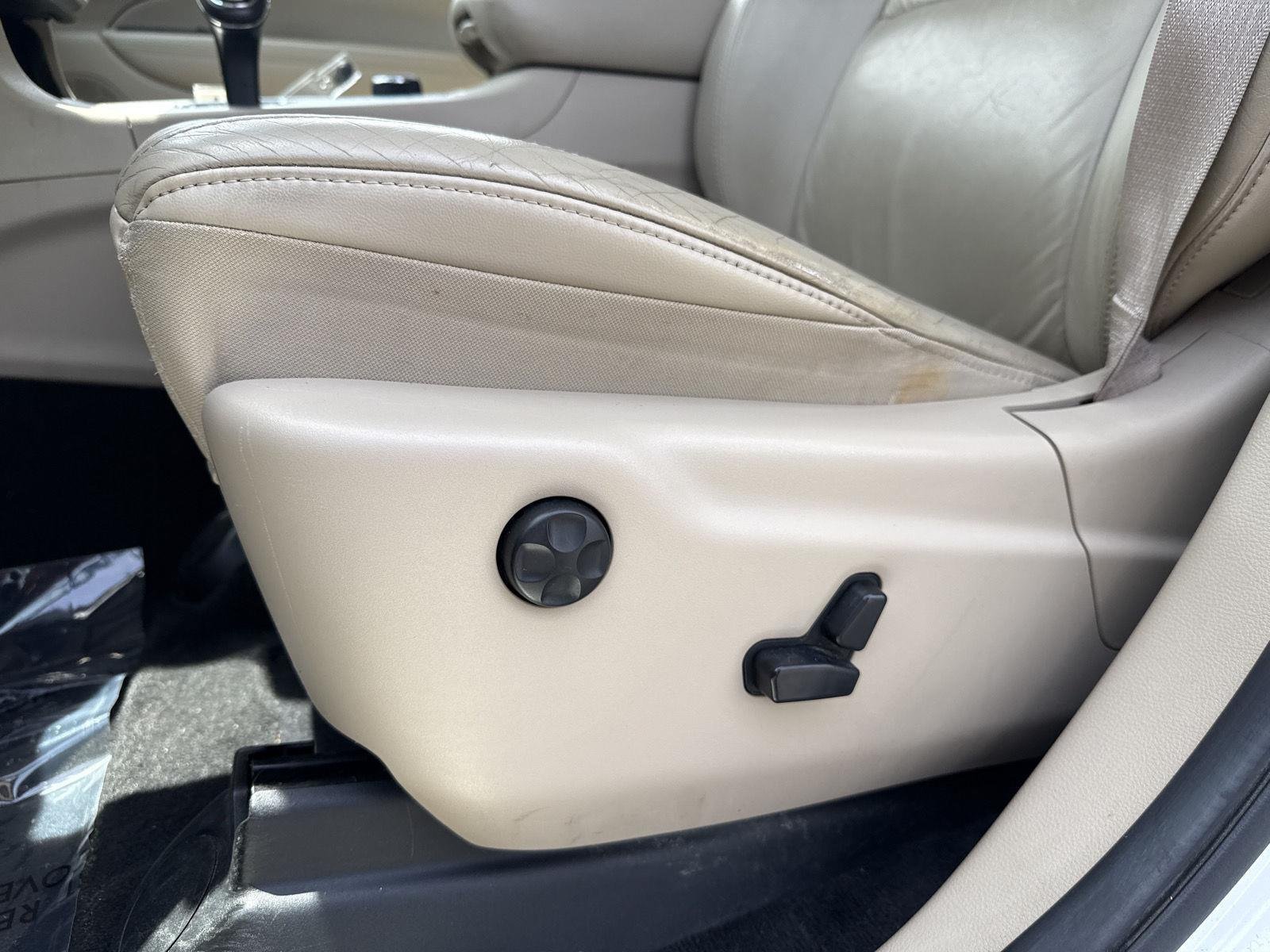 Used 2014 Bright White Clearcoat Jeep Limited image 15