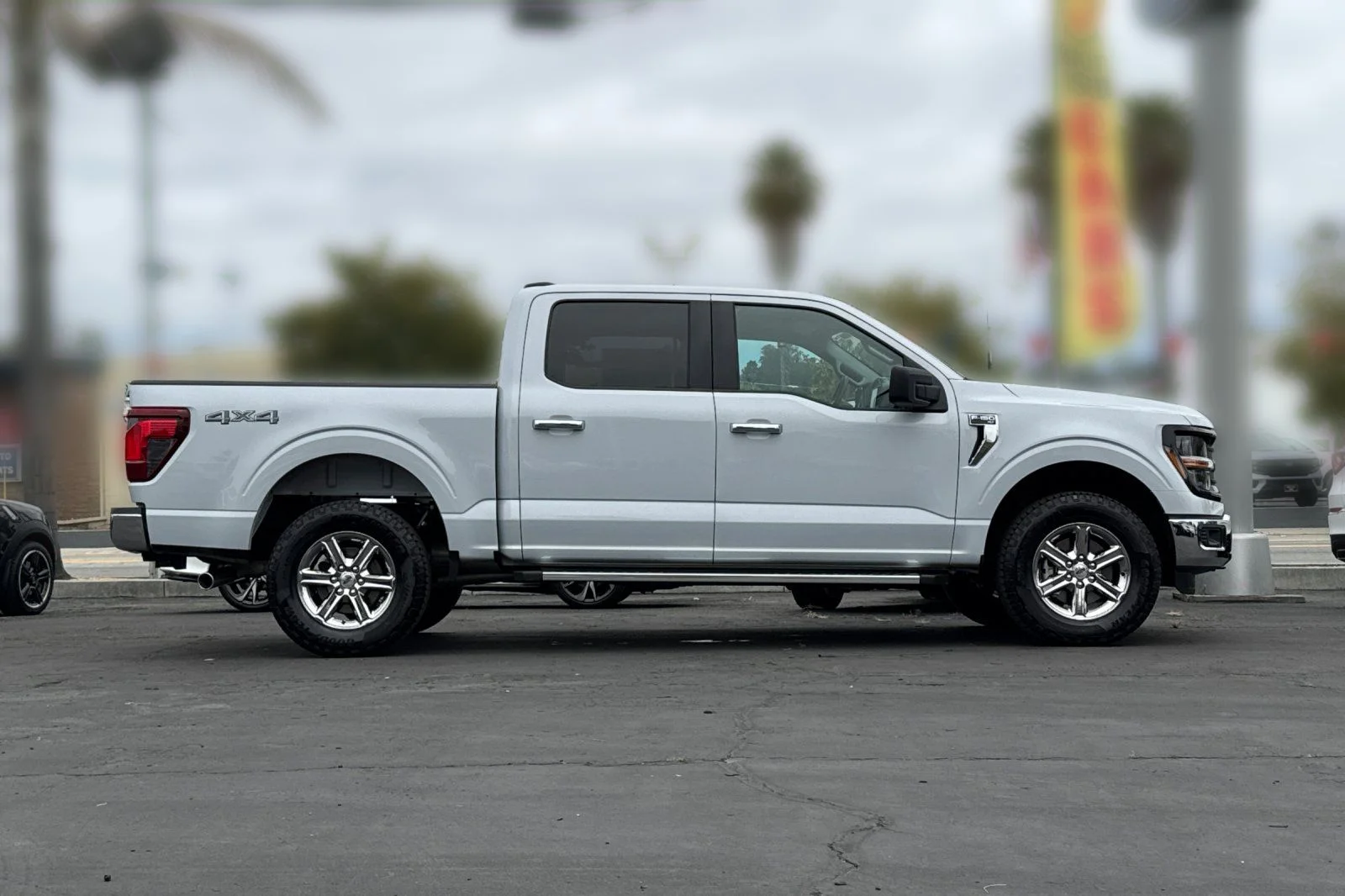 Certified Used 2025 White Metallic Ford XLT image 26