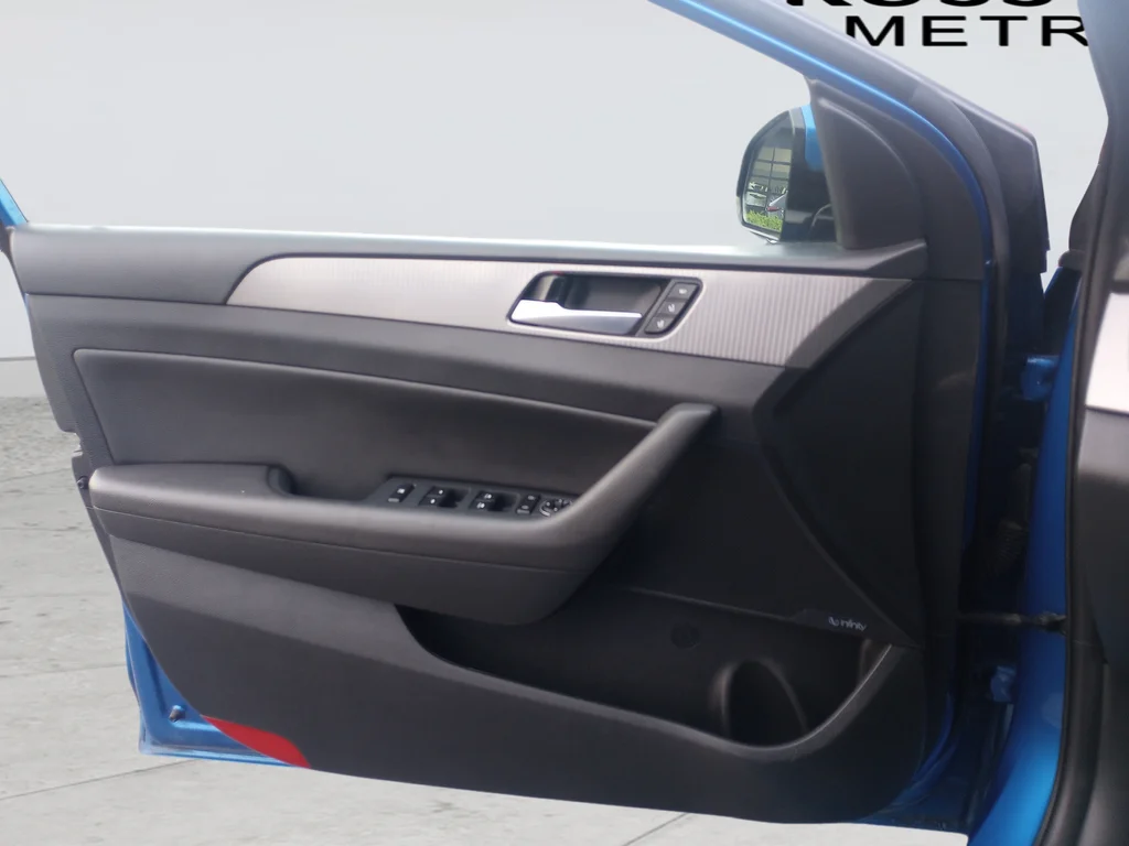 Used 2018 Blue Hyundai Limited image 33