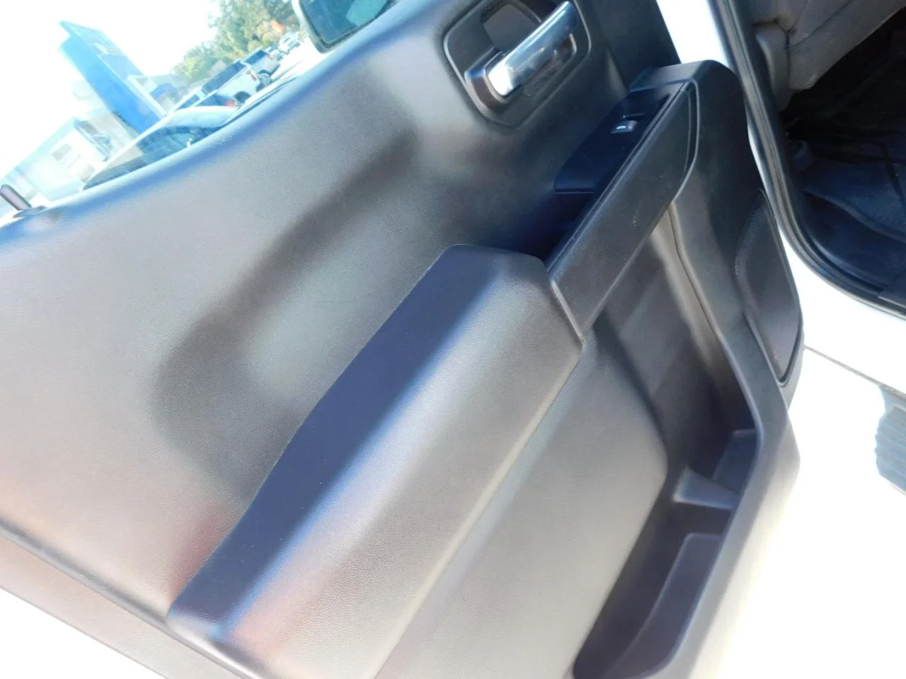 Used 2022 White Chevrolet 4WD CREW CAB 147 in LT W/1L image 22
