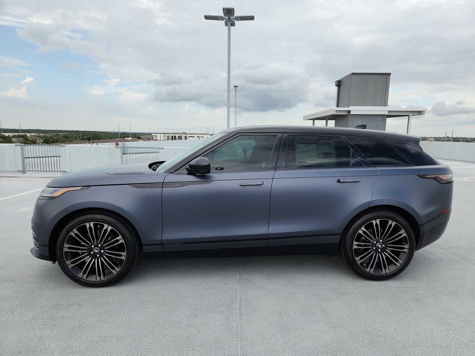 New 2026 Varesine Blue LAND ROVER Belgravia Edition Satin image 4