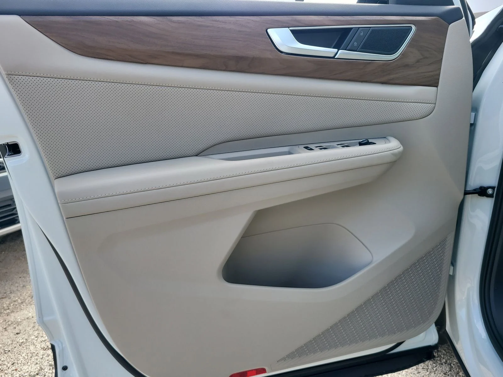 New 2026 Opal White Pearl Volkswagen 2.0T SE image 14