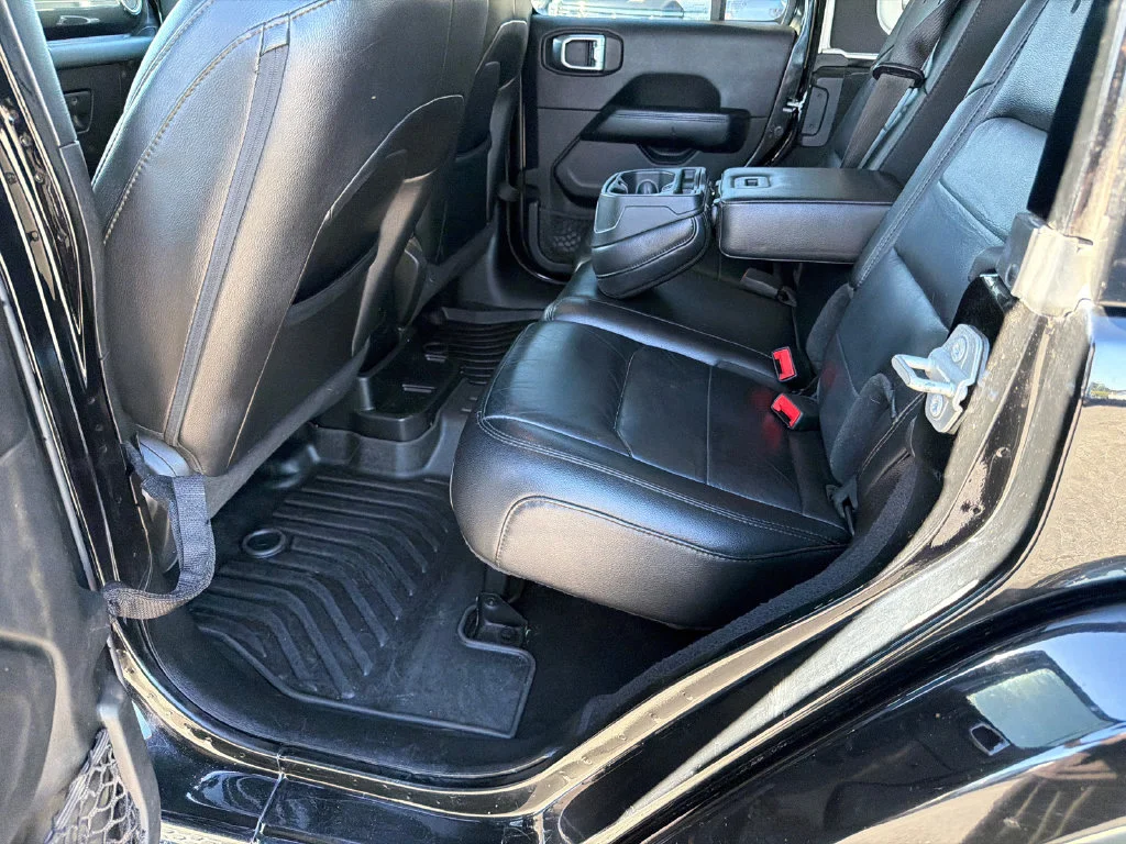 Used 2020 Black Jeep Unlimited Sahara Altitude image 21
