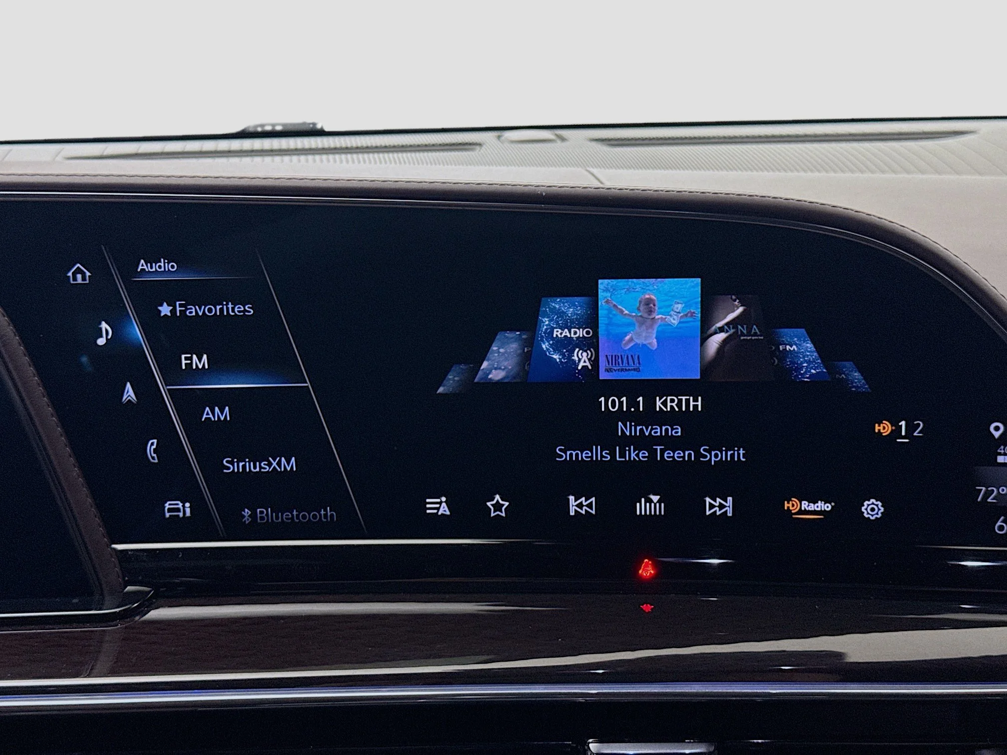 Used 2022 Satin Steel Metallic Cadillac Sport Platinum image 17