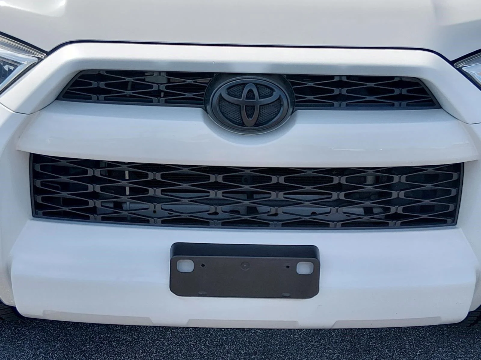 Used 2019 Super White Toyota SR5 image 9