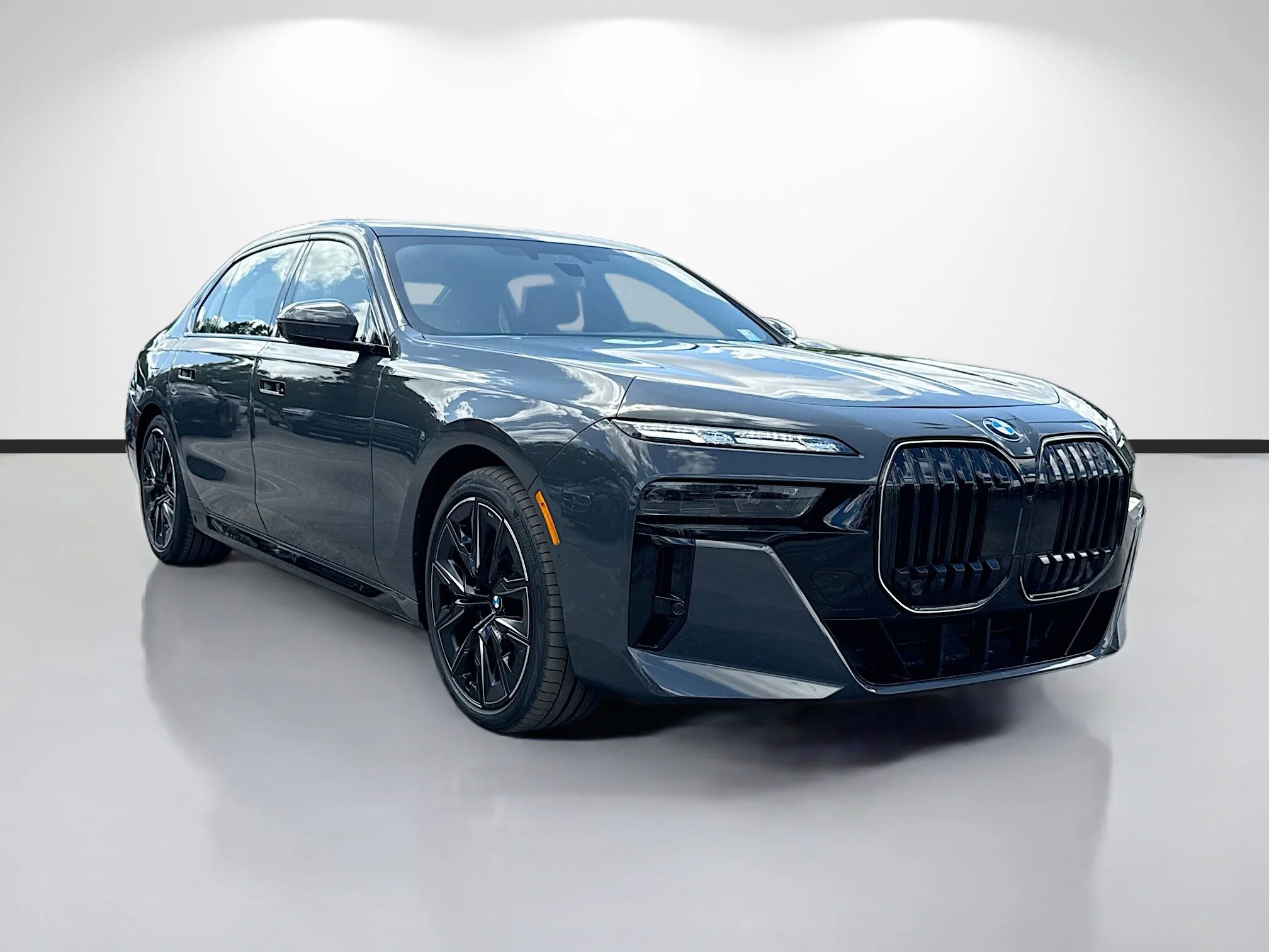 New 2026 Dravit Grey Metallic BMW 760i xDrive image 1