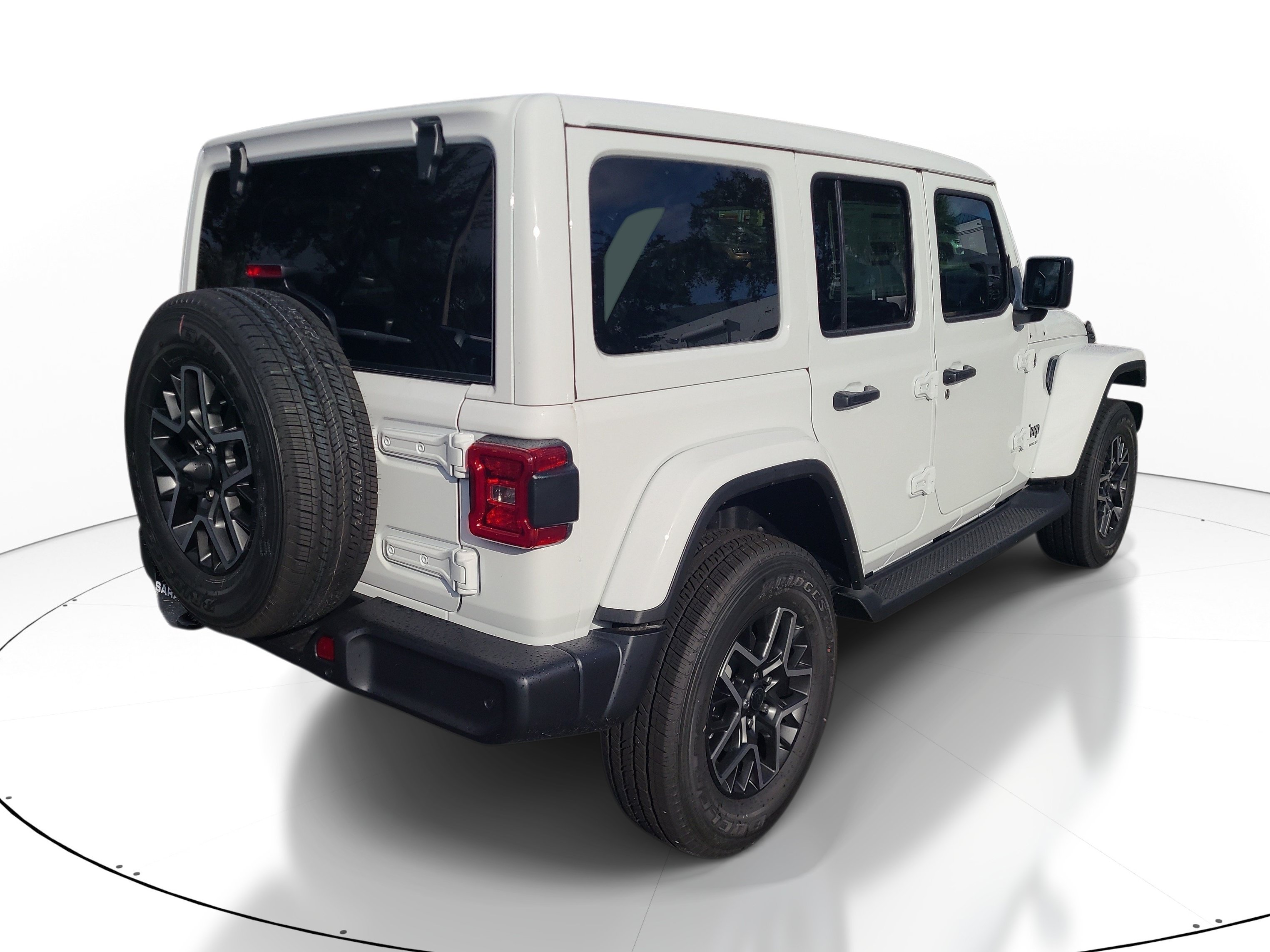 New 2027 Bright White Clear-Coat Paint Jeep Sahara image 6