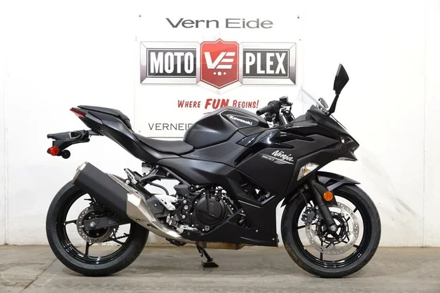 2026 Kawasaki Ninja 500 Metallic Flat Spark Black