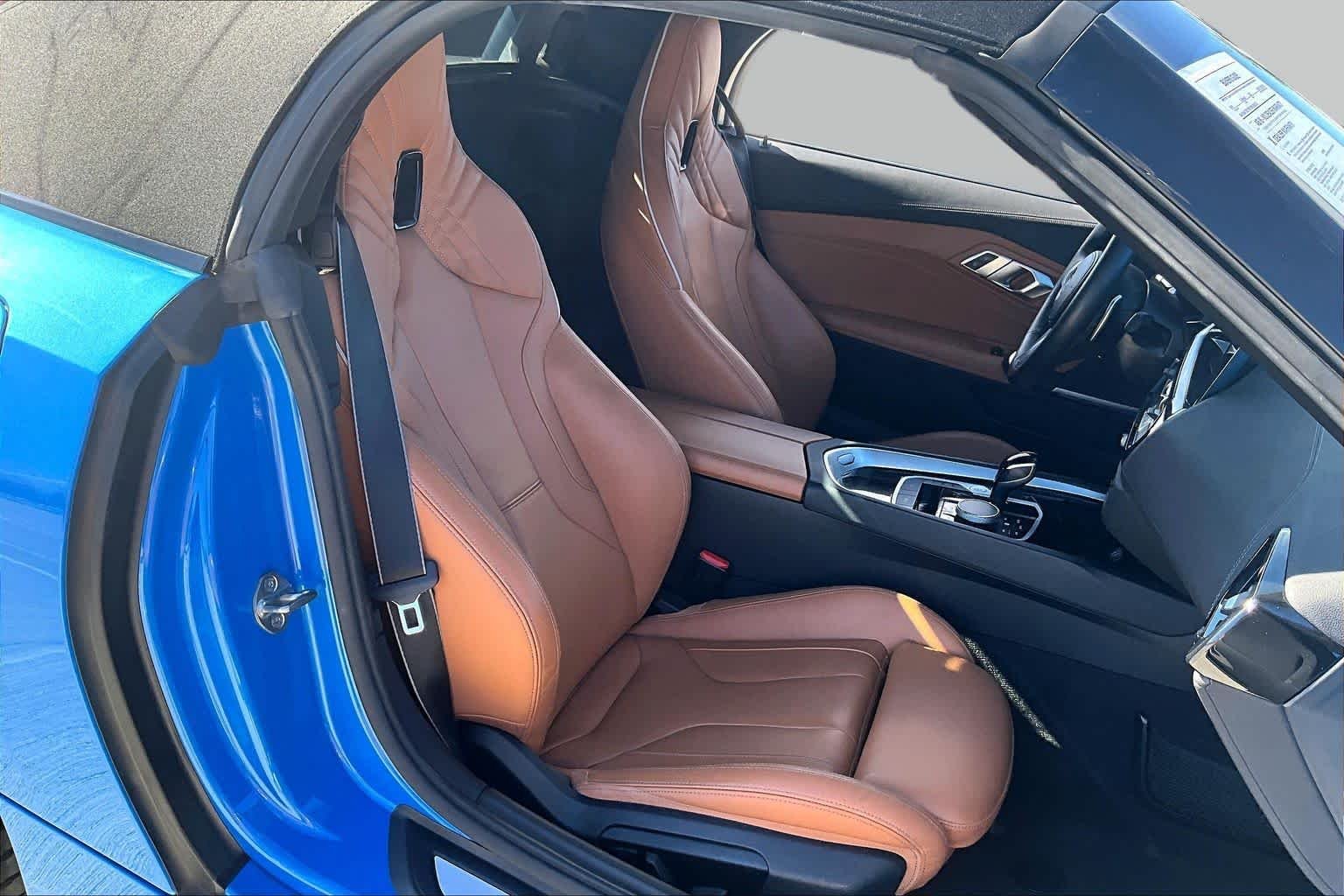 Used 2022 Misano Blue Metallic BMW sDrive30i image 7
