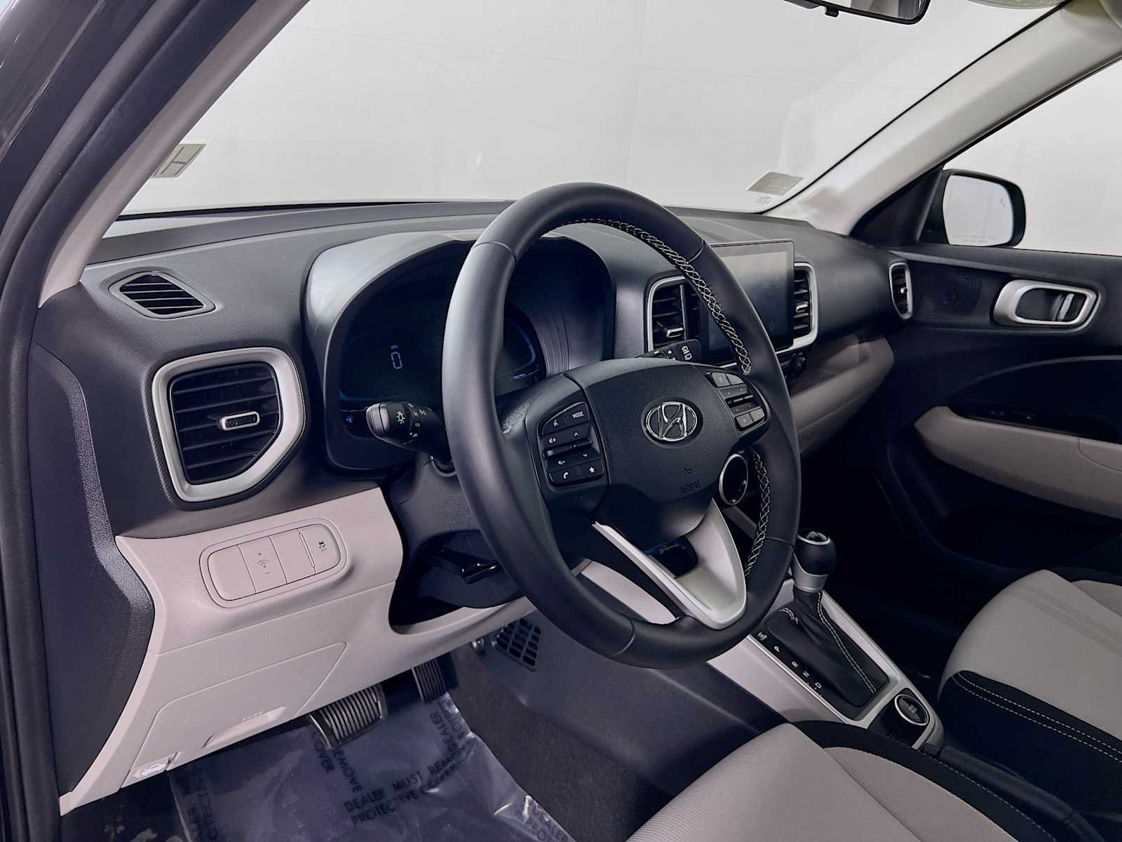 Used 2023 Onyx Black Hyundai SEL image 9