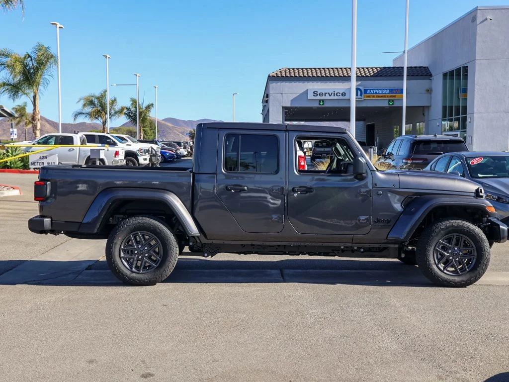 New 2026 Granite Crystal Metallic Clearcoat Jeep Sport S image 2